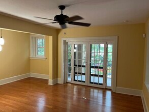 203 6th Ave E in Hendersonville, NC - Building Photo - Building Photo