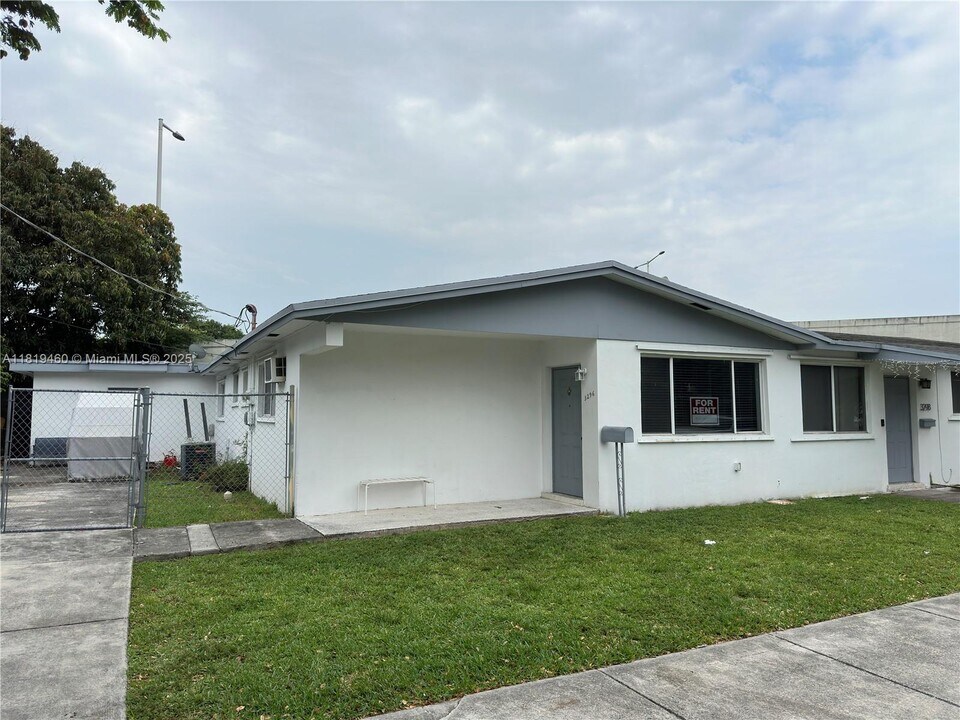 3296 NW 13th Ter in Miami, FL - Building Photo