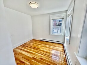 116 Prince St, Unit 4 in Boston, MA - Building Photo - Building Photo