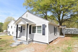 508 E Webb St in Dallas, NC - Building Photo - Building Photo