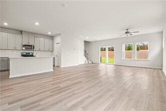 860 Sunny Lk Dr in Lawrenceville, GA - Building Photo - Building Photo
