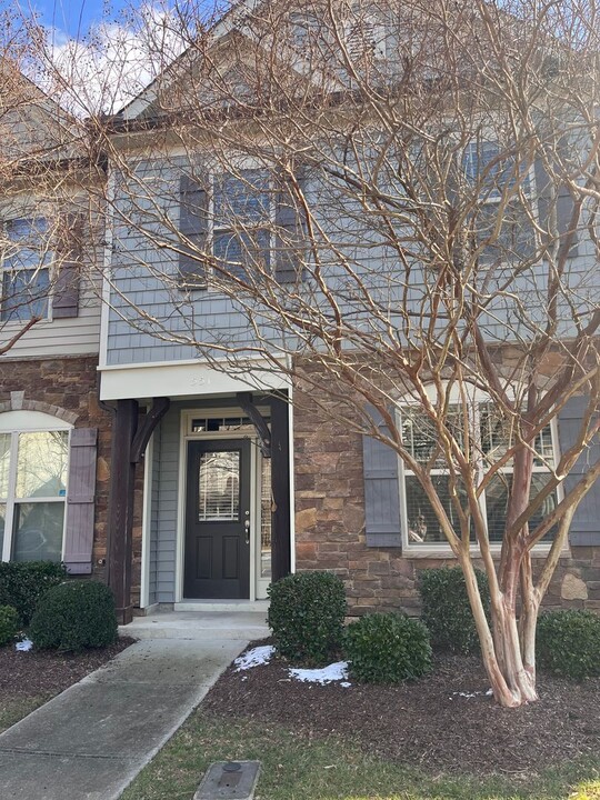 551 Matheson Place in Cary, NC - Building Photo