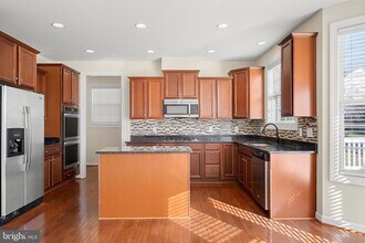 16421 Regatta Ln in Woodbridge, VA - Building Photo - Building Photo