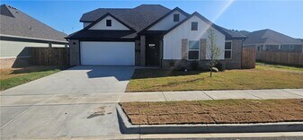 516 S Benchmark Ln in Fayetteville, AR - Building Photo