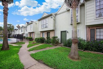 8704 Victorian Village Dr in Houston, TX - Building Photo - Building Photo