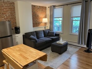 42A Linden Ave, Unit 3 in Somerville, MA - Foto de edificio - Building Photo