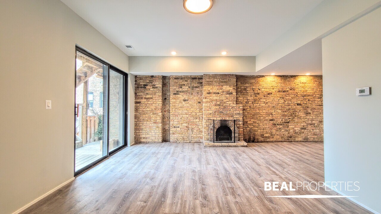 2910 N Broadway in Chicago, IL - Building Photo