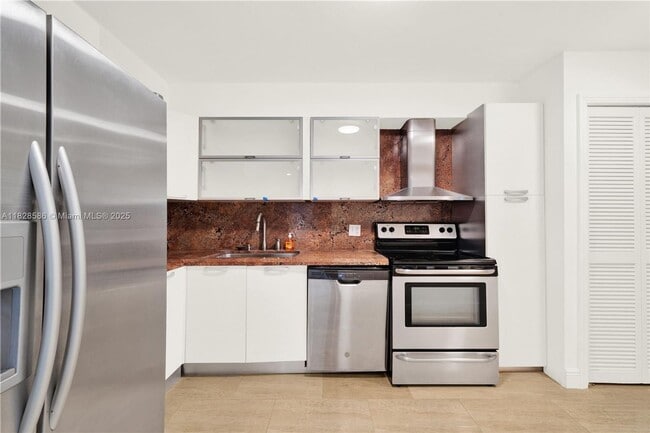 property at 3200 N Course Ln