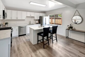 3211 Van Dyke Ave in San Diego, CA - Building Photo - Interior Photo