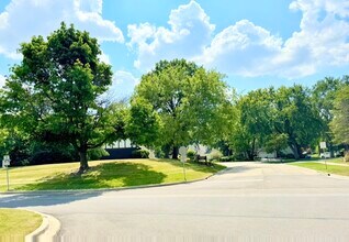 61 Southgate Course in St. Charles, IL - Building Photo - Building Photo