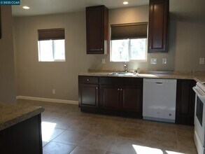 1330 Bentley St in Concord, CA - Building Photo - Building Photo