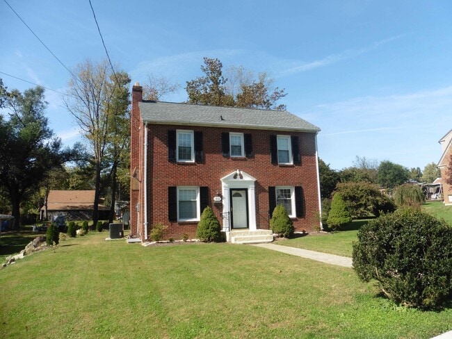 319 Crompton Rd in Waynesboro, VA - Building Photo - Building Photo