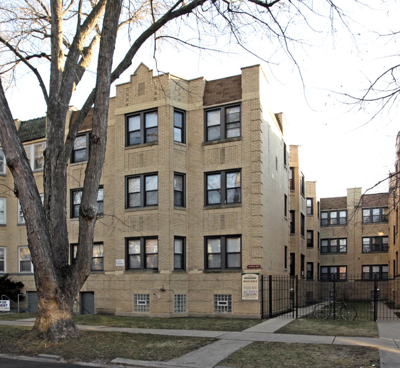 6221-6223 N Artesian Ave in Chicago, IL - Building Photo