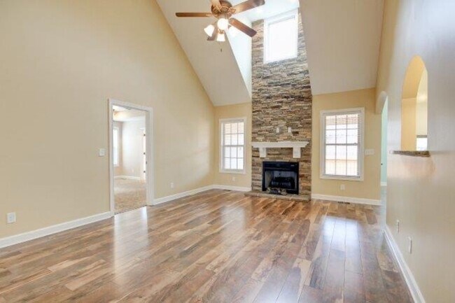 3746 Silver Fox Ct in Clarksville, TN - Building Photo - Building Photo