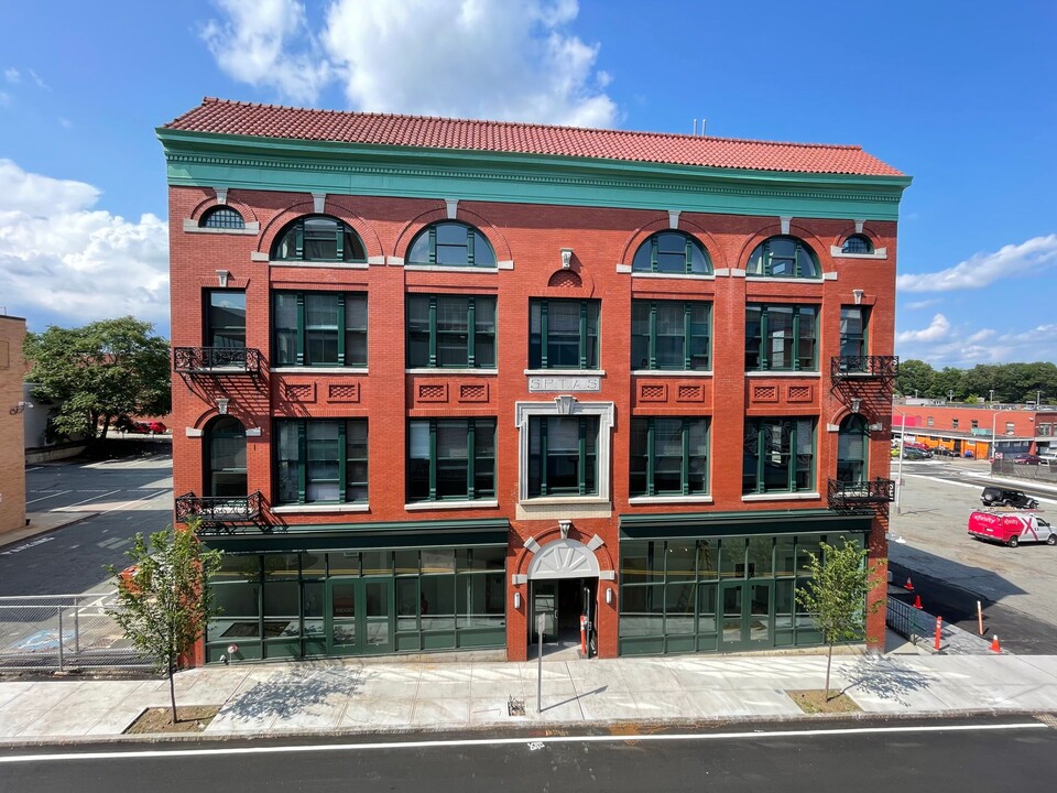 The Petronelli in Brockton, MA - Foto de edificio