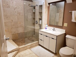 1030 N Milwaukee Ave, Unit 3 in Chicago, IL - Foto de edificio - Building Photo