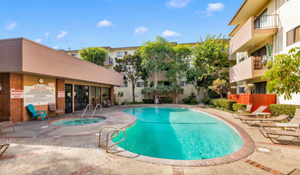 5000 S Centinela Ave, Unit 304 in Los Angeles, CA - Building Photo