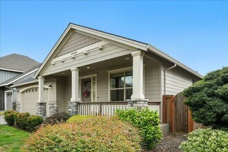 15458 SE Pioneer Dr in Clackamas, OR - Building Photo - Building Photo