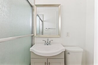 525 Catalina St in Laguna Beach, CA - Building Photo - Building Photo