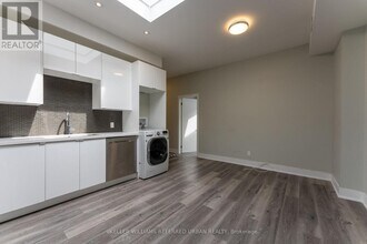 400 Queen St W in Toronto, ON - Building Photo - Building Photo