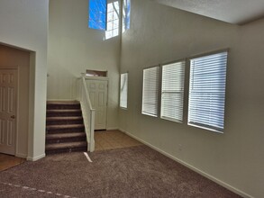 341 Dragonfly Cir in Sacramento, CA - Building Photo - Building Photo