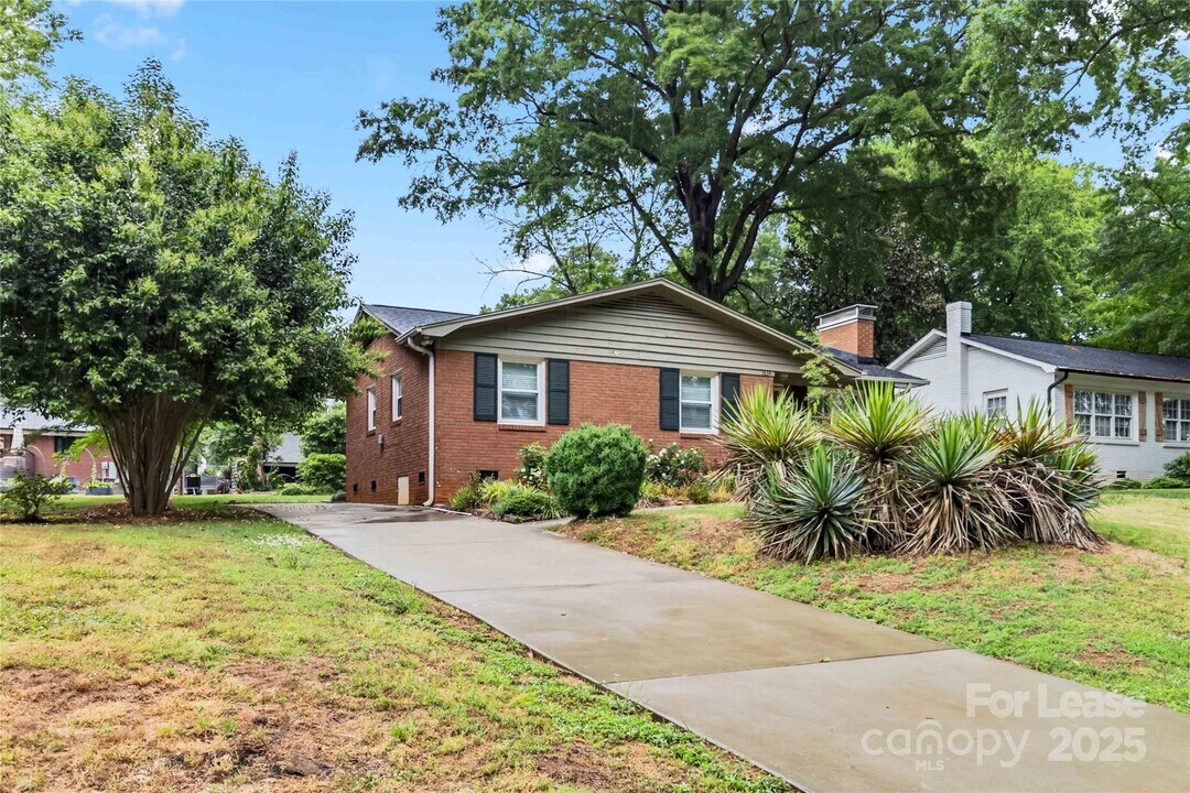 1634 Van Buren Ave in Charlotte, NC - Building Photo