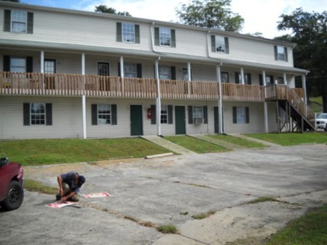 201 S Spencer St in Dalton, GA - Foto de edificio - Building Photo