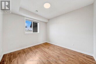 11 Chestnut St E in St Catharines, ON - Building Photo - Building Photo