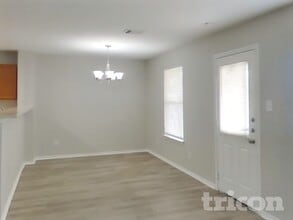 2910 Candleside Dr in San Antonio, TX - Foto de edificio - Building Photo