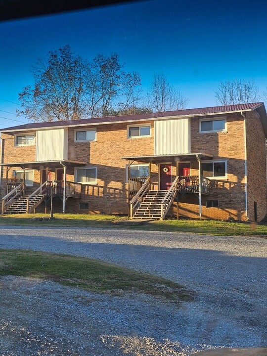 7025 Carters Vly Rd in Church Hill, TN - Building Photo