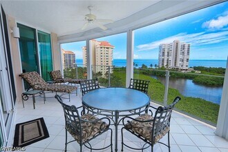 60 Seagate Dr in Naples, FL - Building Photo - Building Photo