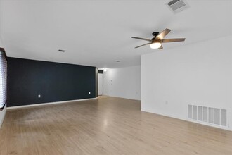 7613 Marble Ridge Dr in Austin, TX - Foto de edificio - Building Photo