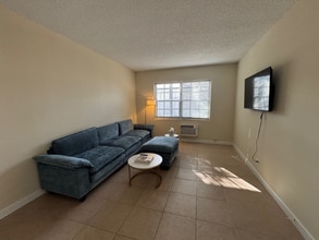 224 Conniston Rd in West Palm Beach, FL - Building Photo - Building Photo