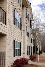 Harbins Manor Apartments in Lilburn, GA - Building Photo - Building Photo