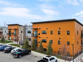 Cedar Valley Luxury Apartments in Rochester Hills, MI - Foto de edificio - Building Photo