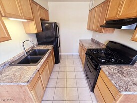 5248 Pebble Beach Blvd, Unit A in Las Vegas, NV - Building Photo