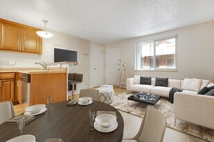 222 Logan in Denver, CO - Building Photo