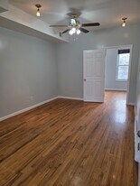 693 BERGEN Ave in Jersey City, NJ - Building Photo