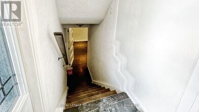 32 Castor Crescent in Toronto, ON - Building Photo - Building Photo