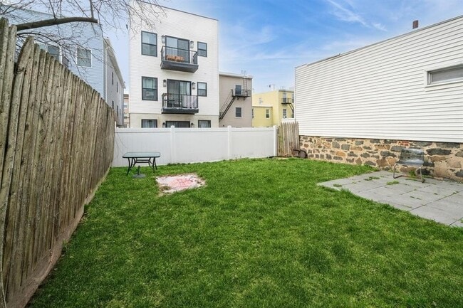 259 Griffith St in Jersey City, NJ - Building Photo - Building Photo
