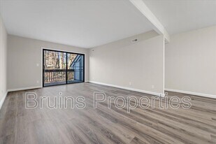 1504 Benjamin Pkwy in Greensboro, NC - Building Photo