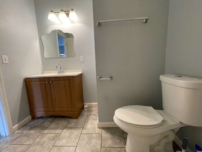 1717 Harris St in Tallahassee, FL - Foto de edificio - Building Photo