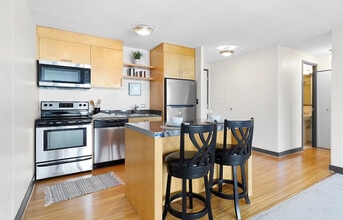 111 SW Harrison St in Portland, OR - Foto de edificio - Building Photo