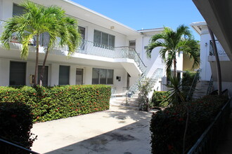 8021-8031 Abbott Ave in Miami Beach, FL - Building Photo - Building Photo