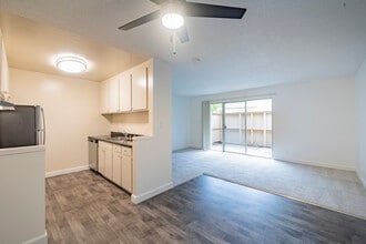 Parkway Green in Union City, CA - Foto de edificio - Interior Photo