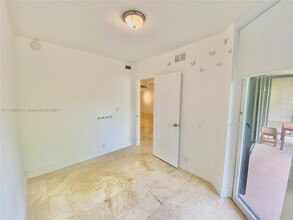 141 Crandon Blvd in Key Biscayne, FL - Building Photo - Building Photo