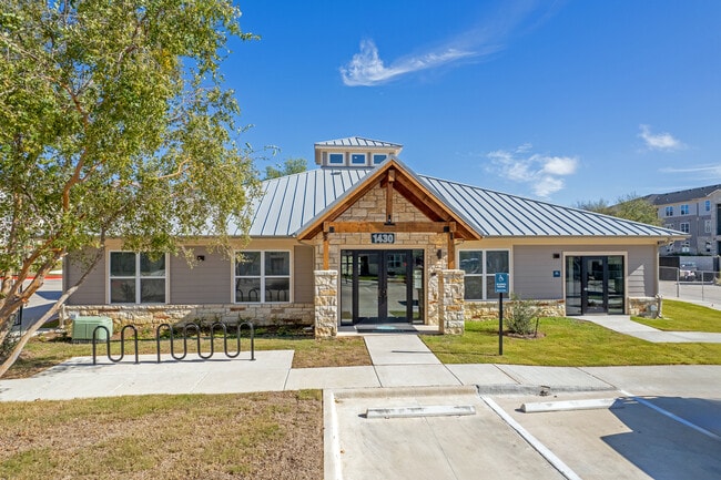 Riverstone in San Marcos, TX - Foto de edificio - Building Photo