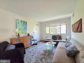 3821 Davis Pl NW in Washington, DC - Building Photo - Building Photo