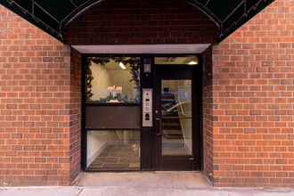 634 Washington St in New York, NY - Foto de edificio - Building Photo