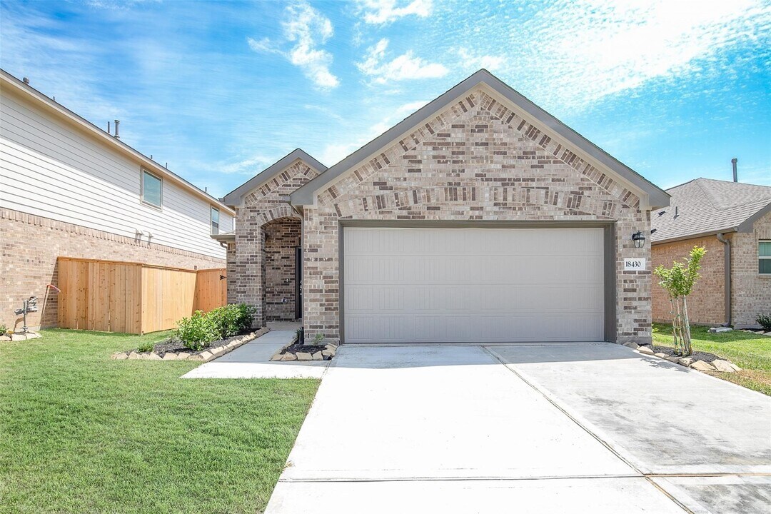 18430 Cobalt Cove Ln in Hockley, TX - Building Photo